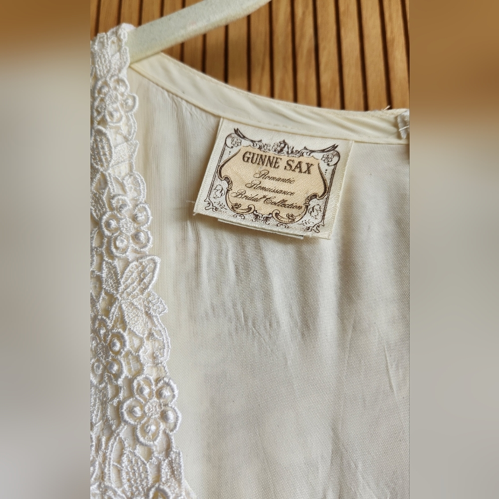 Authentic 1970's Gunne Sax dress from the Romantic Renaissance Bridal Collection - Picture 6 of 11